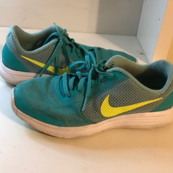 Nike Revolution 3 shoes - Picture 3 of 5